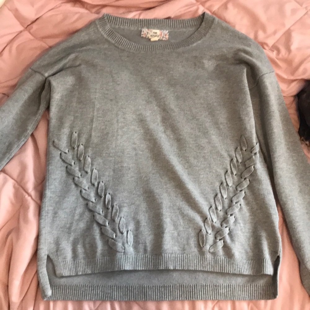 A cute comfortable lite sweeter